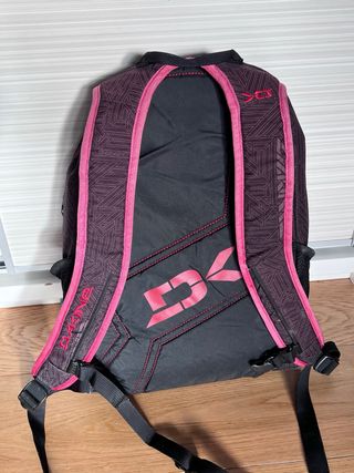 Mochila DAKINE negra y roja