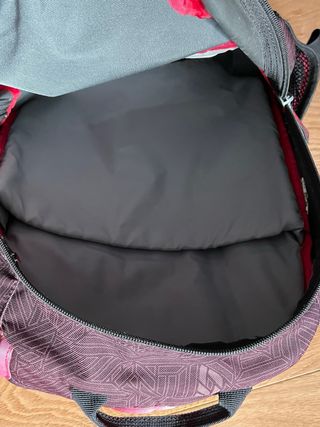 Mochila DAKINE negra y roja