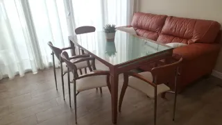 4 sillas de madera y metal