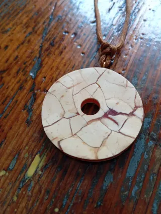 Collana con ciondolo rotondo