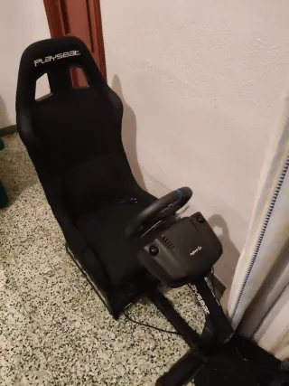 Playseat con volante y pedales Logitech