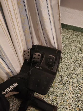 Playseat con volante y pedales Logitech