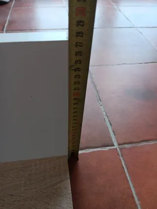 Estantería blanca y madera con balda