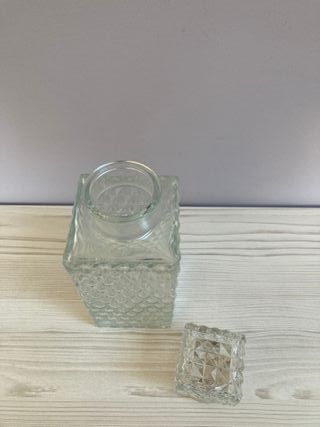 Set di 2 bottiglie da liquore in vetro intagliato vintage