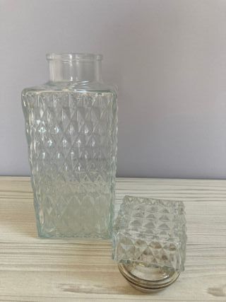 Set di 2 bottiglie da liquore in vetro intagliato vintage