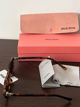 Gafas de sol Miu Miu marron y oro