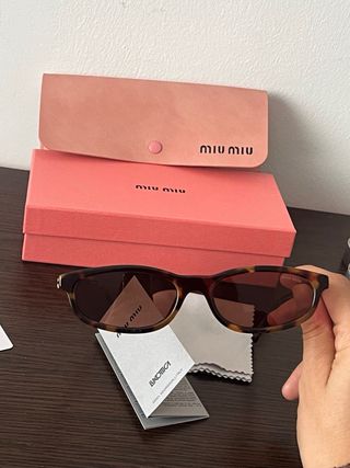 Gafas de sol Miu Miu marron y oro