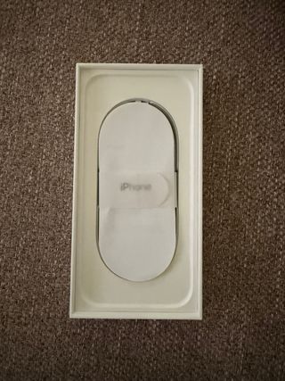 iPhone 16 Pro Max 256 GB Aún tiene garantia.