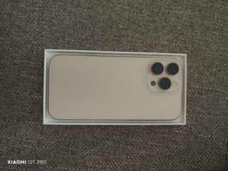 iPhone 16 Pro Max 256 GB Aún tiene garantia.