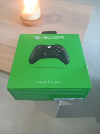 Controller Xbox One con scatola. Nuovo