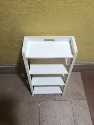 Estantería blanca de madera