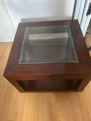 Mesa auxiliar, madera maciza con sobre de cristal