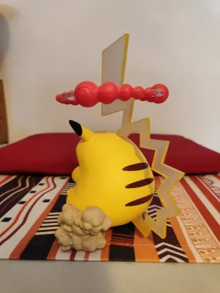 Figura Pikachu VMAX 25 Aniversario