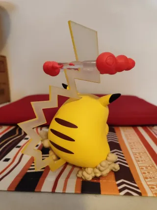 Figura Pikachu VMAX 25 Aniversario