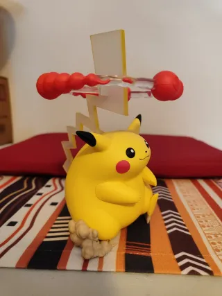 Figura Pikachu VMAX 25 Aniversario