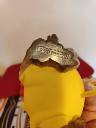 Figura Pikachu VMAX 25 Aniversario