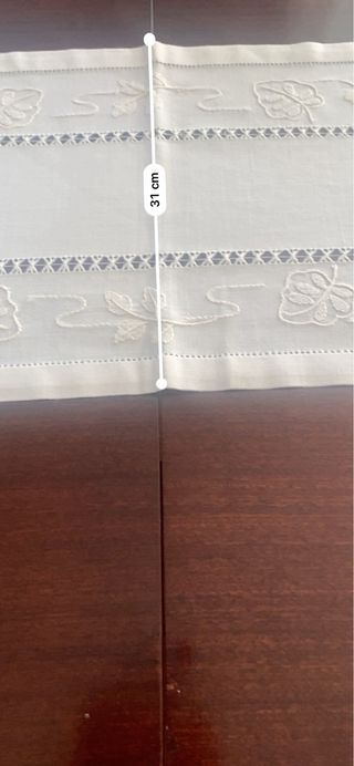 Pano de mesa bordado floral