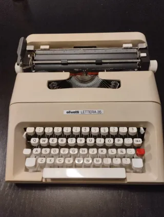 Máquina de escribir Olivetti Lettera 35