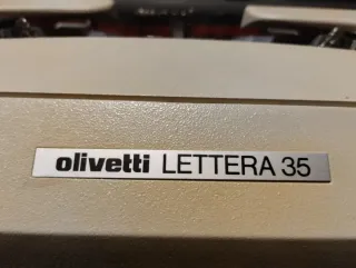 Máquina de escribir Olivetti Lettera 35
