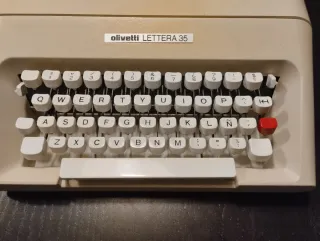 Máquina de escribir Olivetti Lettera 35