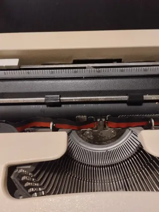 Máquina de escribir Olivetti Lettera 35