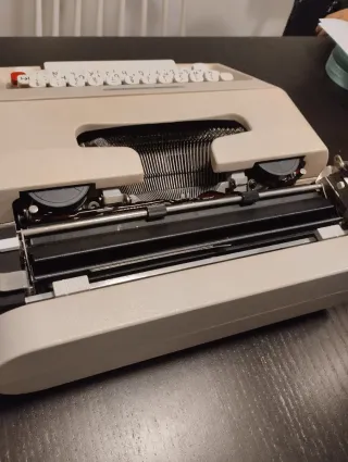 Máquina de escribir Olivetti Lettera 35