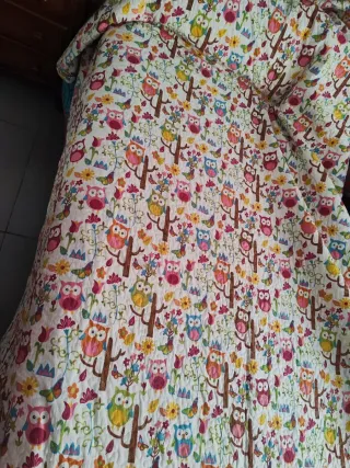 Colcha infantil con búhos y flores