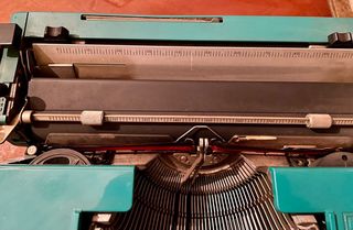 Macchina da scrivere Olivetti Studio 45