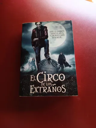 El circo de los extraños