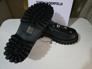 Mocasines Karl Lagerfeld negros con adornos dorado