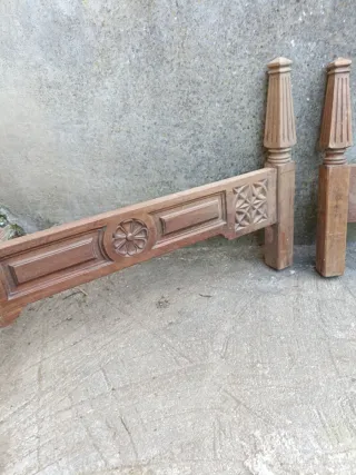 Piecero de madera tallada