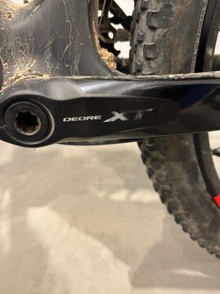 Bicicleta BTT Cube Negra