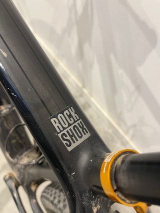 Bicicleta BTT Cube Negra