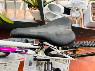 Bicicleta de montaña blanca