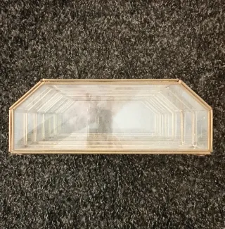 Vitrina cristal y metal dorada