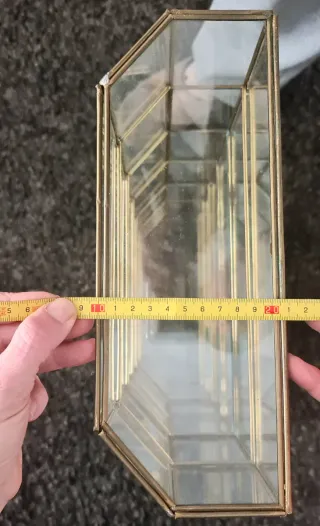 Vitrina cristal y metal dorada