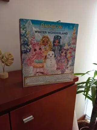 Boneca Rainbow High Violet Winter