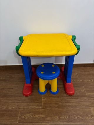 Pizarra infantil con taburete