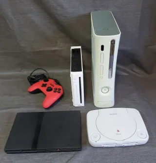 Lotto di console PS2, PS One, Wii, Xbox 360 (da riparare)