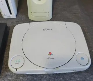 Lotto di console PS2, PS One, Wii, Xbox 360 (da riparare)