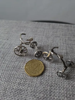 Coppia di mini tricicli in argento