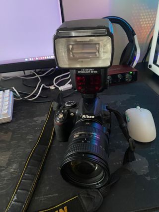 Nikon D3100 + Obiettivo 18-200 + Speedlight SB-900