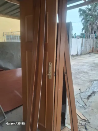 Puerta madera maciza