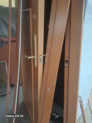 Puerta madera maciza