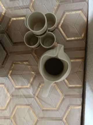 Juego jarrón y 5 vasos de cerámica