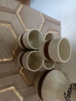 Juego jarrón y 5 vasos de cerámica