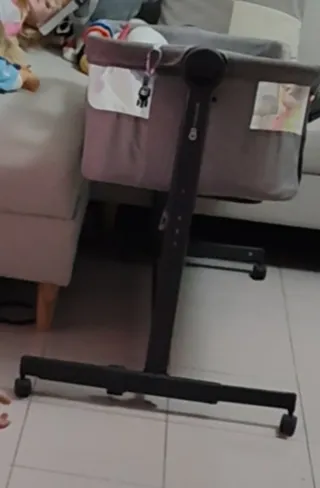 Mini culla salvaspazio che si uniche al letto