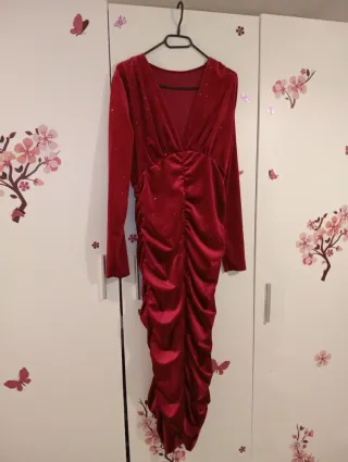 Vestido rojo brillante