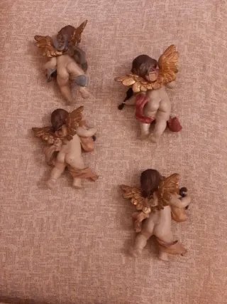 Antichi angeli in resina da appendere