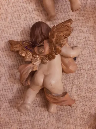 Antichi angeli in resina da appendere